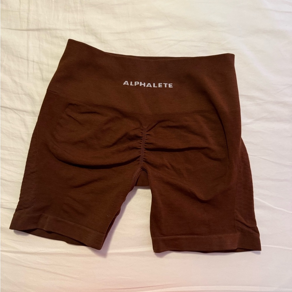 Alphalete Women's Chocolate Scrunch Gym Shorts 5” Seam
